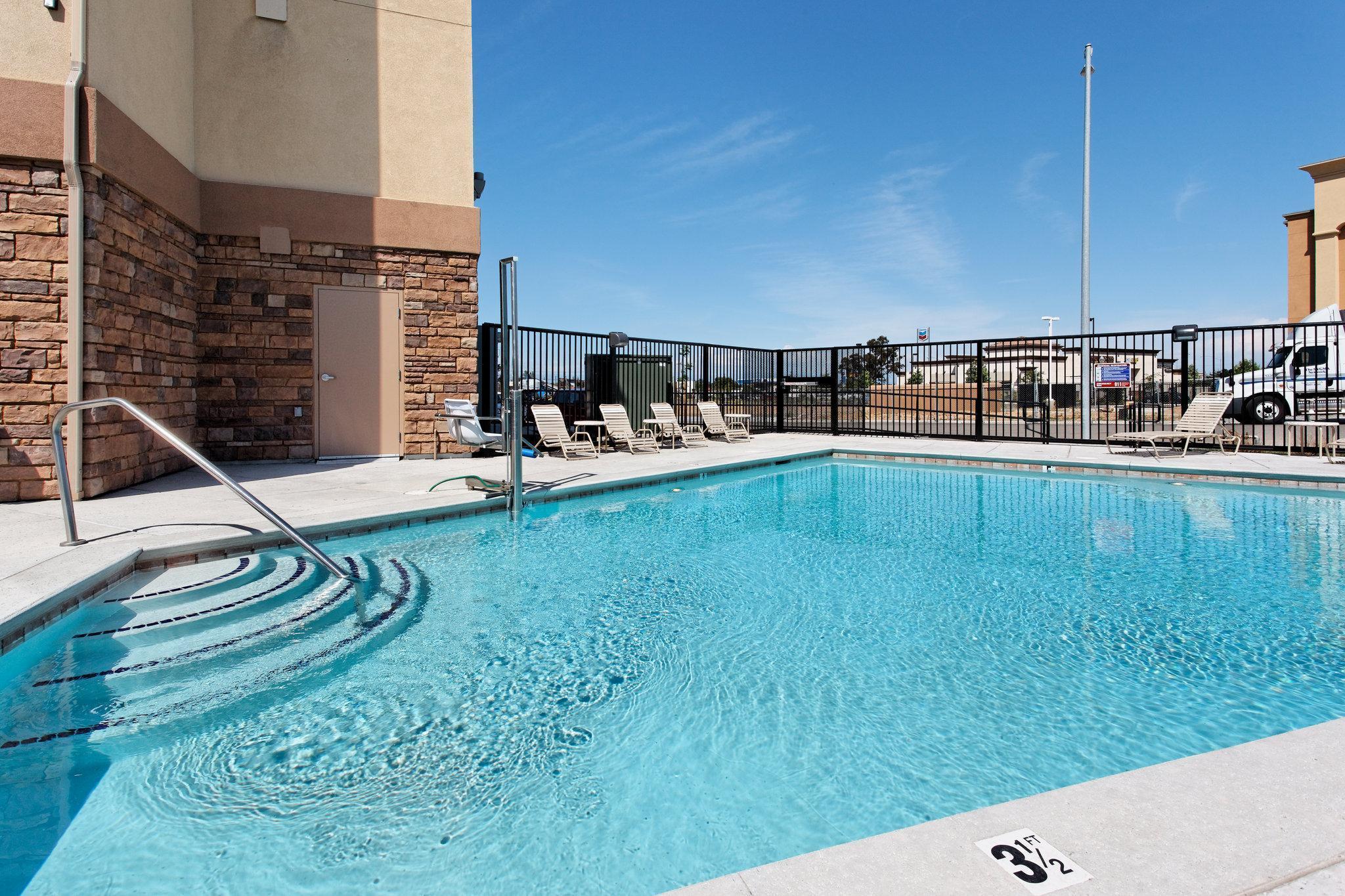 Holiday Inn Express Fresno Northwest - Herndon By Ihg Exterior foto